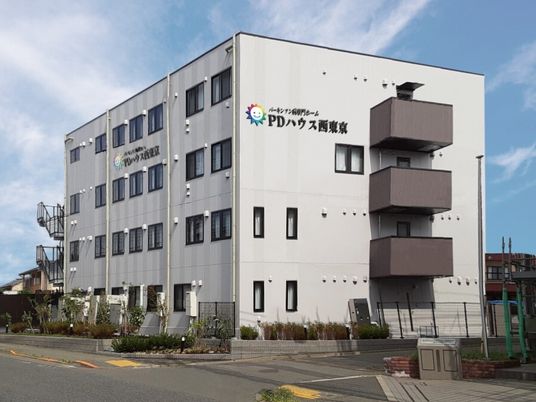 現代的な建物の外観
