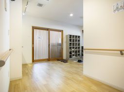 靴が並ぶ廊下