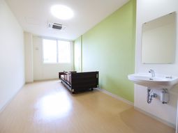 明るいシンプル居室