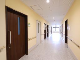 明るい廊下の風景