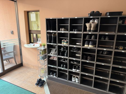 靴箱が並ぶエントランス