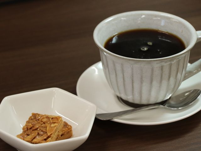 コーヒーとお菓子の休憩室 休憩室 ゆったりした休憩スペースで、コーヒーとお菓子を楽しむことができます。気分転換に最適です。