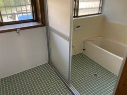 清潔な浴室スペース