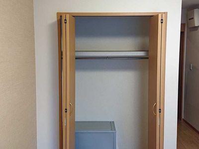 居室の整備されたクローゼット