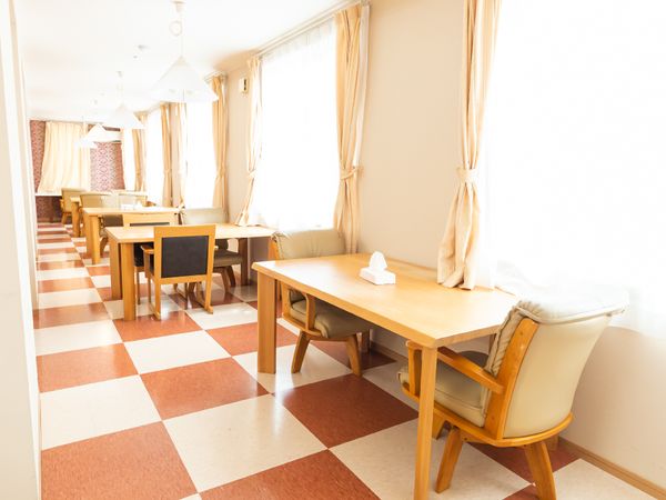 明るい食堂の風景
