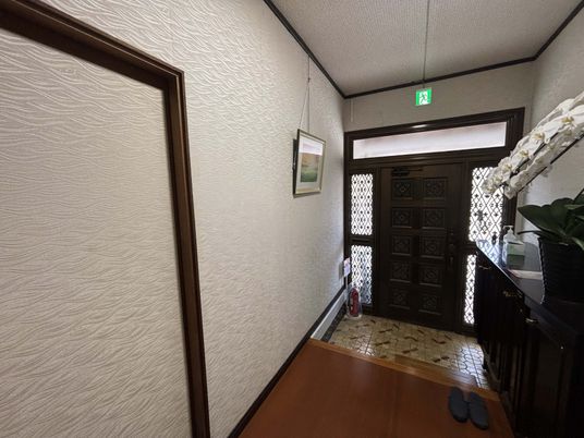 落ち着いた雰囲気の廊下