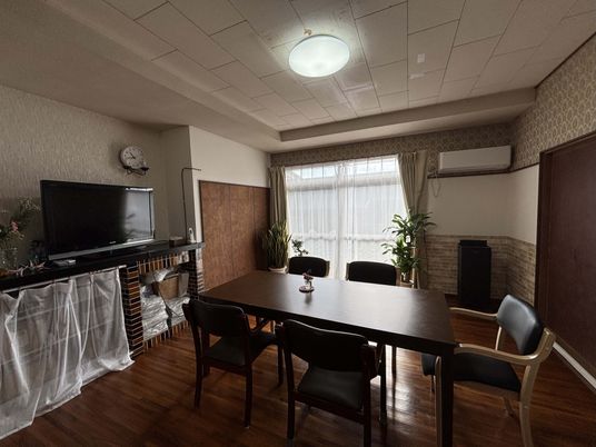 落ち着いた雰囲気の食堂