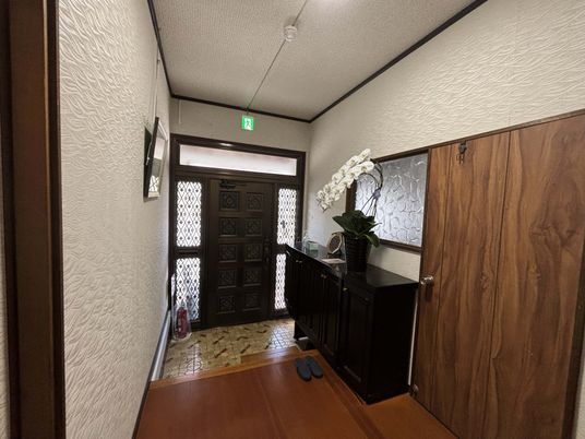 光が差し込む廊下