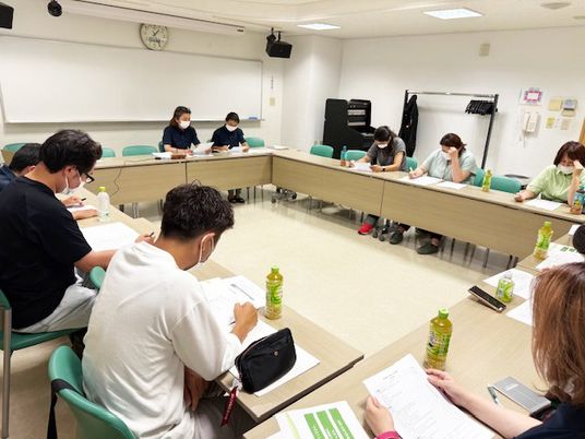 会議中の多目的室  