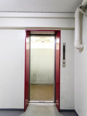 アクセス良好なエレベーター
