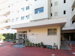 手入れされたエントランス