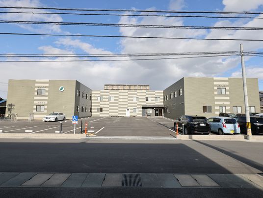 現代的な建物の外観