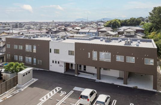 モダンな外観の建物