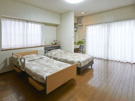 明るい居室の寝室  