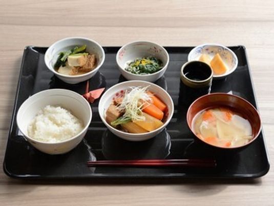 栄養バランスの取れた和食膳