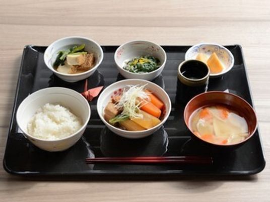 栄養バランスの取れた和食膳