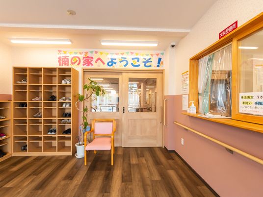 受付と靴箱のある空間