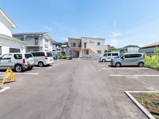 広々とした駐車場