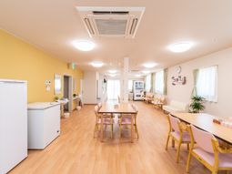 明るいダイニングルーム