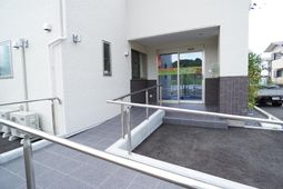 清潔感あるエントランス