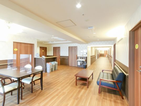 廊下と待合スペース