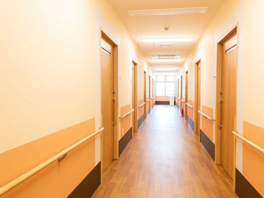 明るく広い廊下