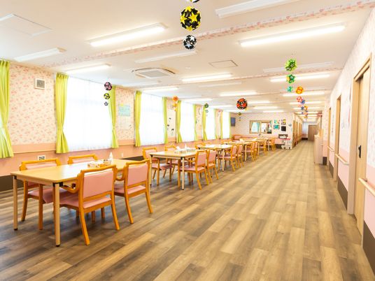 明るいダイニングスペース