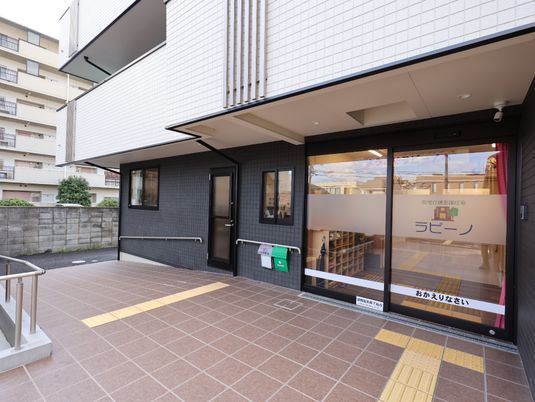 清潔感のあるエントランス