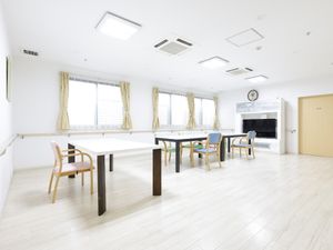 明るく広々としたダイニング