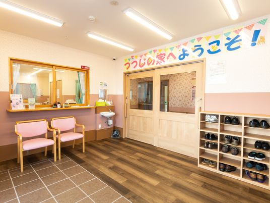 暖かみのあるエントランス空間