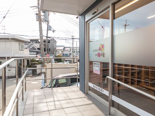 入り口の明るい光景
