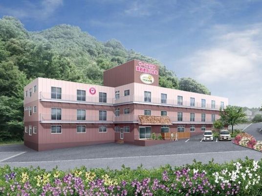 緑豊かな外観ビル