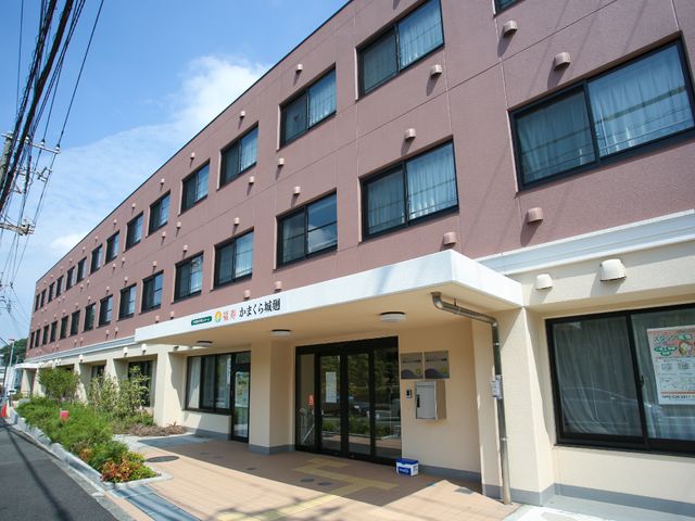 清潔な建物のエントランス 外観 ゆとりのエントランスは明るく清潔感のある設計で、訪れる人々を暖かく迎え入れます。