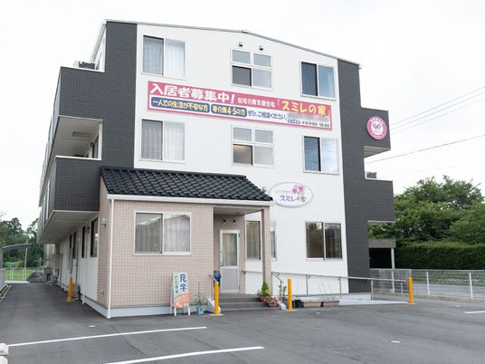 ゆったりとした施設の外観