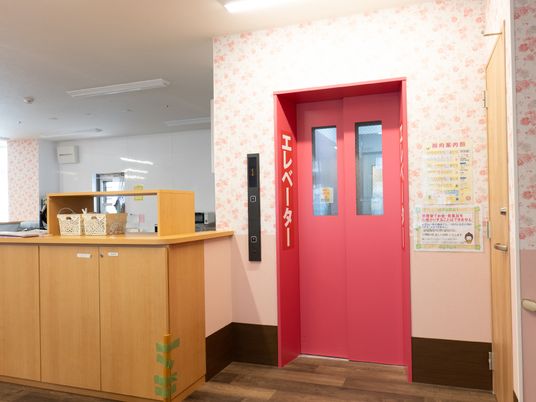 エレベーター前の受付エリア