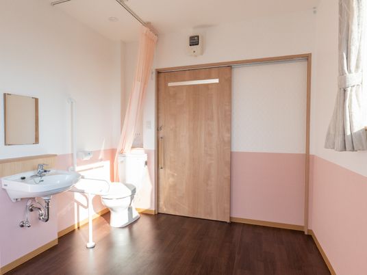 手すり付きトイレ空間