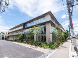 モダンな建物の外観