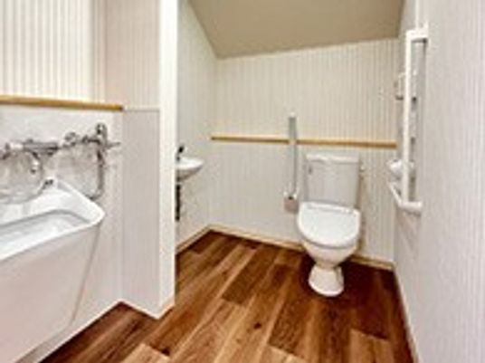 広々としたトイレ空間