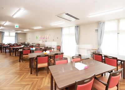 温かい雰囲気の食堂