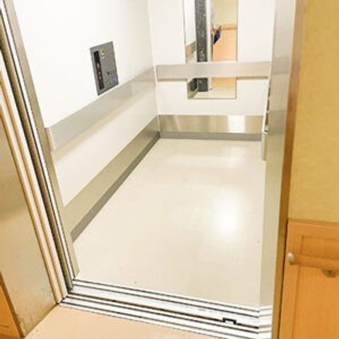ゆったりとしたエレベーター