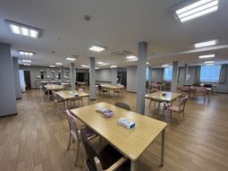 ゆったりした食堂の様子