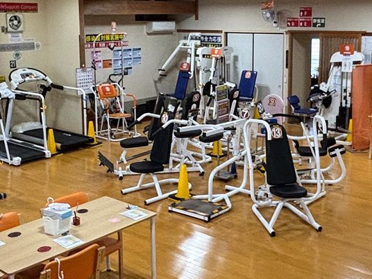 機能訓練室の運動機器  