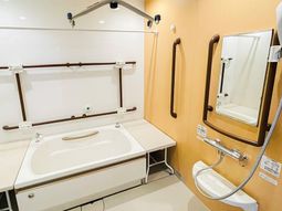 バリアフリーの洗面台設備