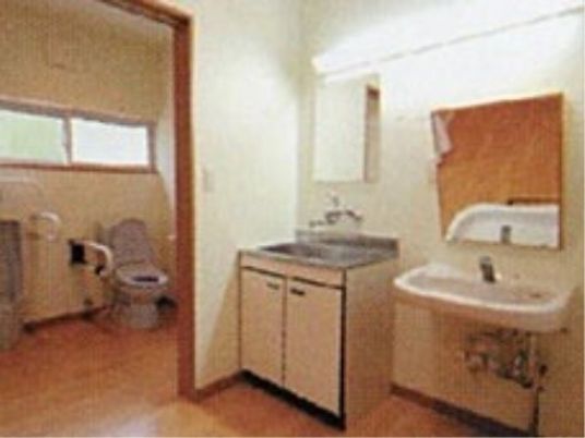 清潔な居室の洗面所