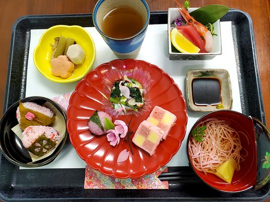 彩り鮮やかな和食膳