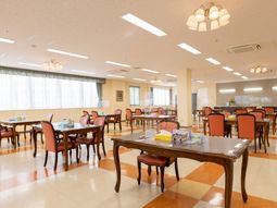 明るい食堂の風景