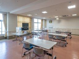 多機能スペースと窓