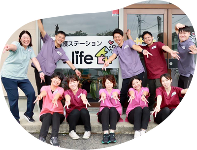 スタッフが集う外観
