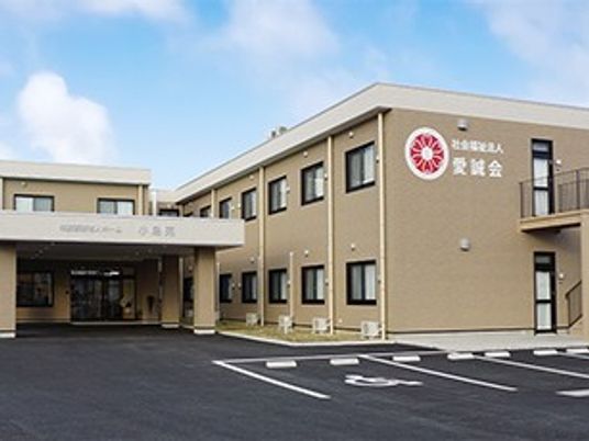 明るい外観の建物外観  