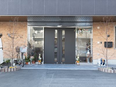 清潔感のある施設エントランス